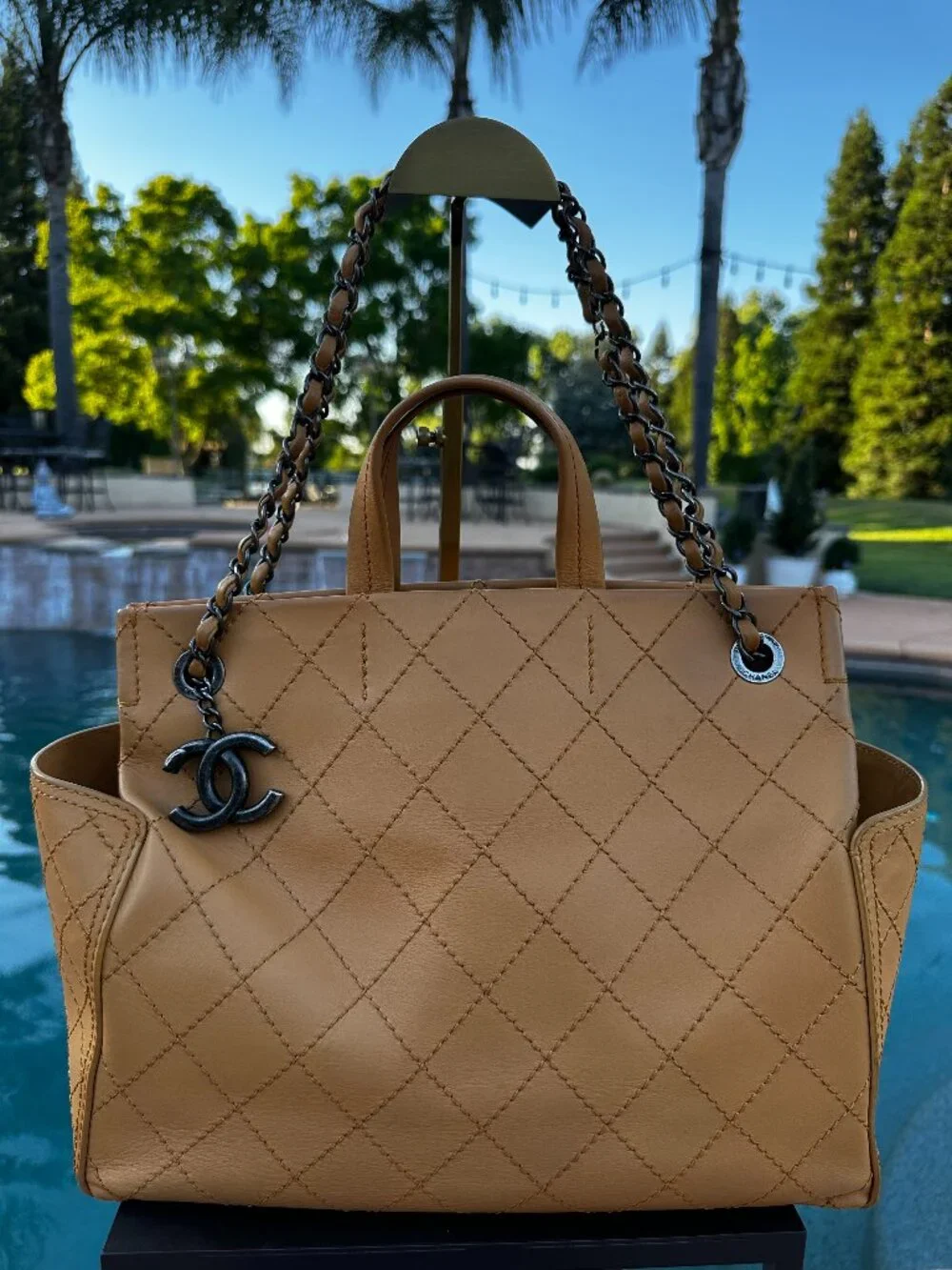 Chanel Tote Bg